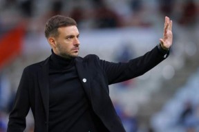 亚博包含赛后欧联传出新动向，波尔图回应争议，管理层表态——更衣室稳定，更衣室氛围转暖的词条